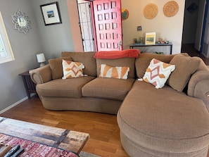Smart TV, fireplace, DVD player, books - Private gated Villa with waterfall pool & spa near Mission Beach - pet friendly (San Diego)