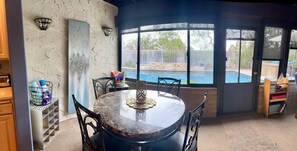 Dining - Private gated Villa with waterfall pool & spa near Mission Beach - pet friendly (San Diego)