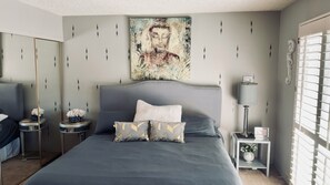 4 chambres, fer et planche à repasser, lit de bébé portatif