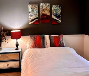 4 bedrooms, desk, iron/ironing board, travel cot