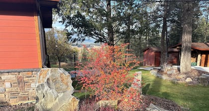 Million Dollar views. Luxury Cabin on Private Estate Property