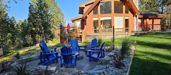 Million Dollar views. Luxury Cabin on Private Estate Property