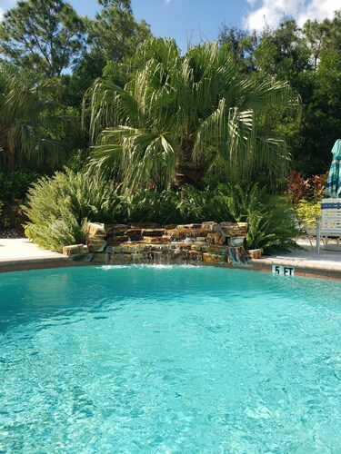 2nd floor condo at Coral Falls in Lely Minutes from Marco Island & Naples beach!