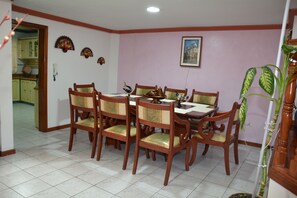 تناول الطعام