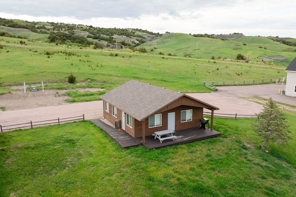 Cabin Fever Oacoma SD. Sleeps 11 in beds plus pullout sofa.