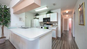 KĂŒhlschrank, Mikrowelle, Ofen, Herdplatte