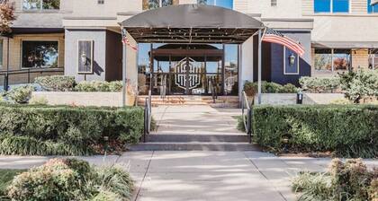 107 · Downtown Retro Room #107 - Hotel Phillips