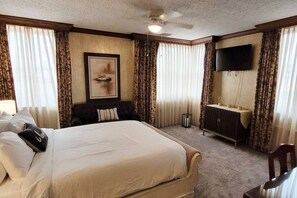 Egyptinpuuvillaiset lakanat, työpöytä, silitysrauta/-lauta