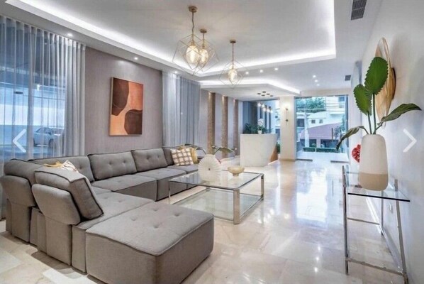 Interior - Exclusive 2 bed Apt. Evaristo Morales (Santo Domingo)