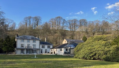 Lovelady Shield Hotel