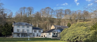 Lovelady Shield Hotel