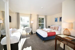 標準三人房, 河景 | 熨斗/熨衣板、免費無線上網、床單