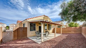 A house with a patio, a covered outdoor seating area, and a brick wall. - Clean, Convenient & Comfortable Vegas House (Las Vegas)