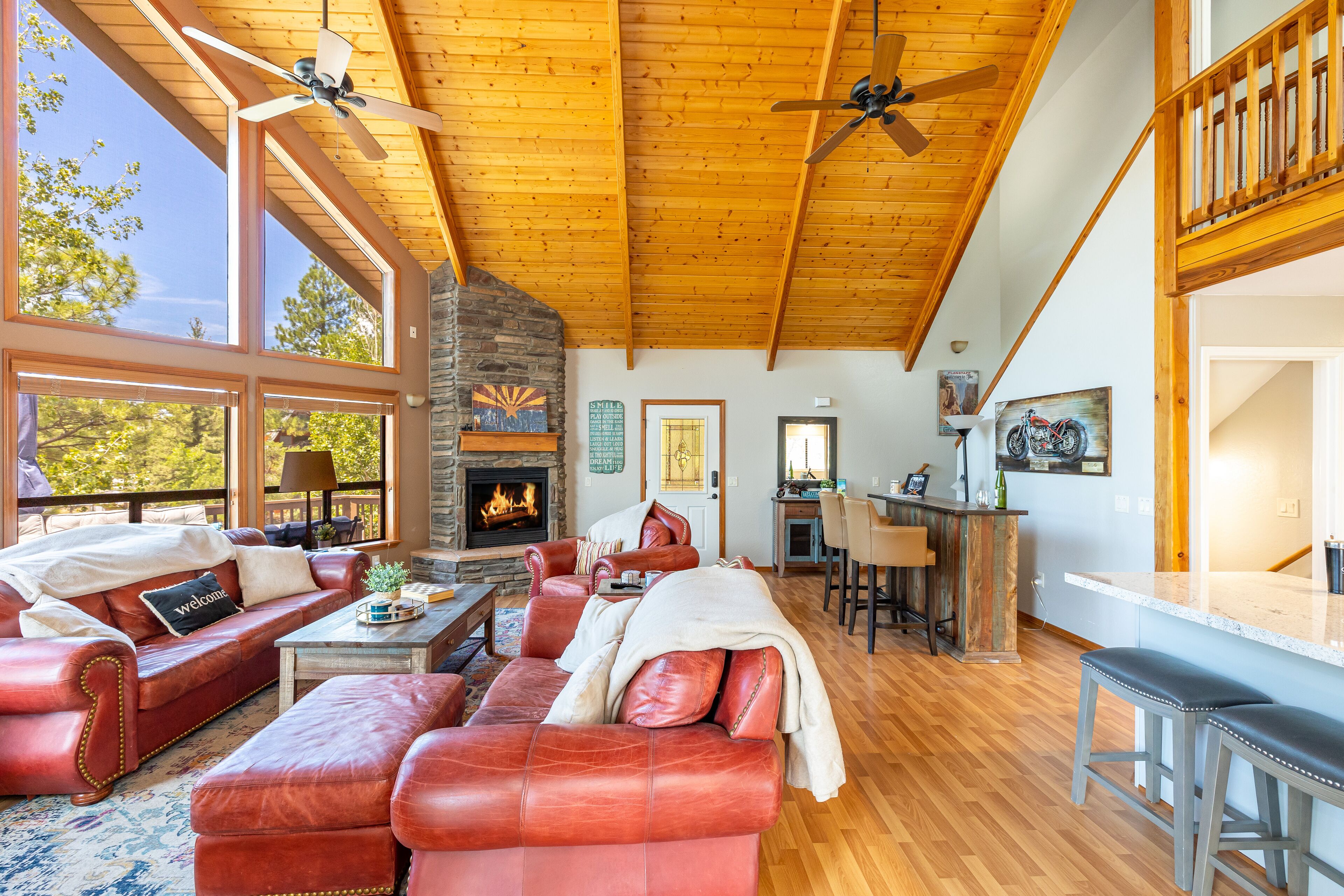 Smart TV, fireplace