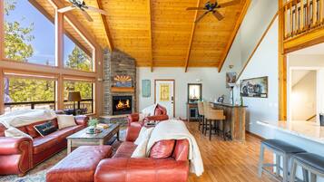 Smart TV, fireplace