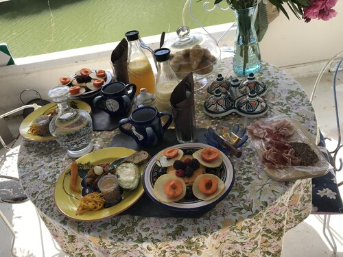 Péniche Match - Pont Van Gogh Arles