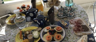 Péniche Match - Pont Van Gogh Arles