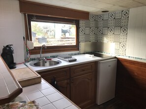 Fridge, microwave, stovetop, coffee/tea maker