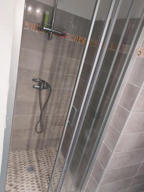 Bathroom - Large studio (Le Lamentin)