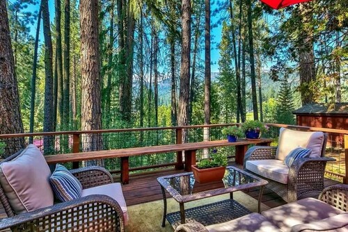 NEW Modern Cozy Cabin w/ Spectacular Deck