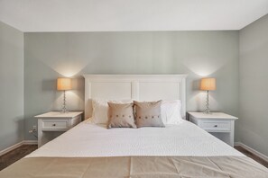 4 chambres, fer et planche à repasser, lit de bébé portatif