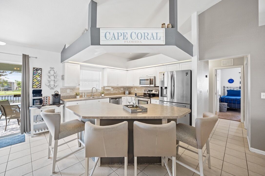 ثلاجة، ميكروويف، فرن، موقد طهي مسطح