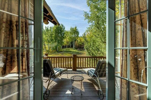 Skywatch Lodge - ski in/out BC, hot tub, sleeps 12