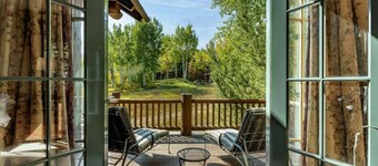 Skywatch Lodge - ski in/out BC, hot tub, sleeps 12