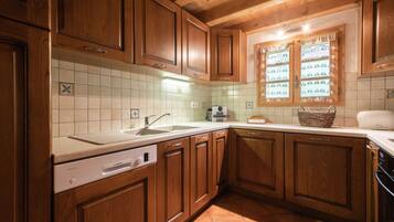 KĂžleskab, mikrobĂžlgeovn, ovn, opvaskemaskine