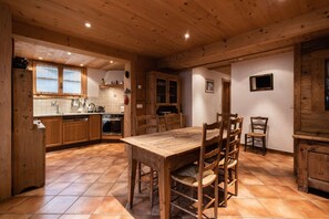 Dining - Bô d'Âne 1 : Grand confort en plein centre du Grand Bo (LE GRAND BORNAND)