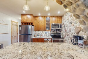 Cookware/dishes/utensils