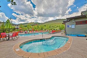 Pool - Getaway with fireplace, gas fire pit, shared pool/hot tub-minutes to ski & golf (Granby)