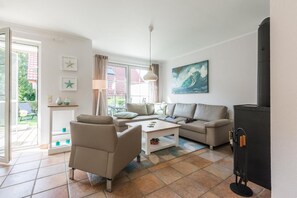 Fernseher, Kamin, Stereoanlage