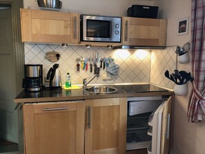 Kühlschrank, Mikrowelle, Geschirrspüler