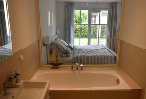 Unclassified image, 4 of 16, button