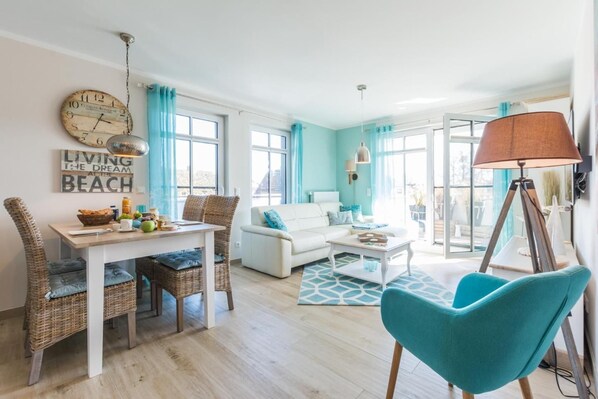 Fernseher, DVD-Player, Stereoanlage