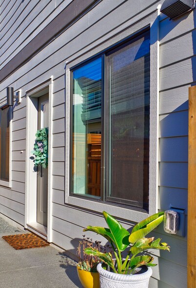 Zen Mountaire retreat, 1 bedroom, 1 bath, private parking