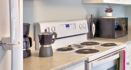 Zen Mountaire retreat, 1 bedroom, 1 bath, private parking