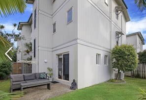 Exterior - Quiet 3BR Townhouse with courtyard 100m to Noosa River (noosaville)