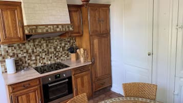 KylskÄp, mikrovÄgsugn, ugn och diskmaskin