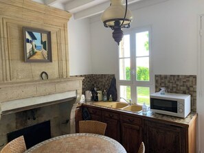 Réfrigérateur, micro-ondes, four, lave-vaisselle