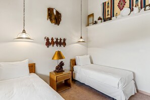 3 bedrooms, iron/ironing board, Internet, bed sheets