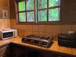 Fridge, microwave, stovetop, toaster - CASA COLIBRI (Montezuma)