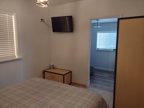 3 bedrooms, WiFi, bed sheets, wheelchair access