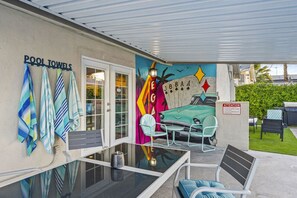 Outdoor dining - Upgraded King Beds Pool BBQ Near Strip (Las Vegas)