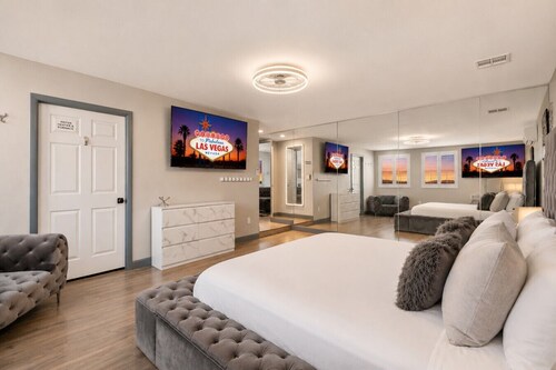 Upgraded King Beds Pool BBQ Near Strip