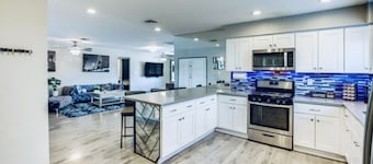 Upgraded King Beds Pool BBQ Near Strip