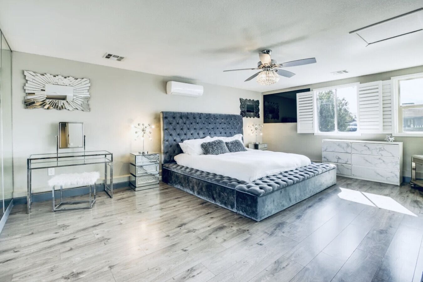 4 habitaciones, escritorio, tabla de planchar con plancha y wifi gratis 