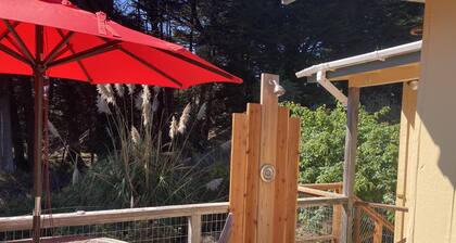 Relaxing Beekeeper's Cottage with hot tub