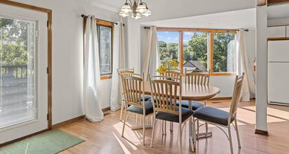 Holiday Shores 11 - Beautiful Villa with Resort Amenities!